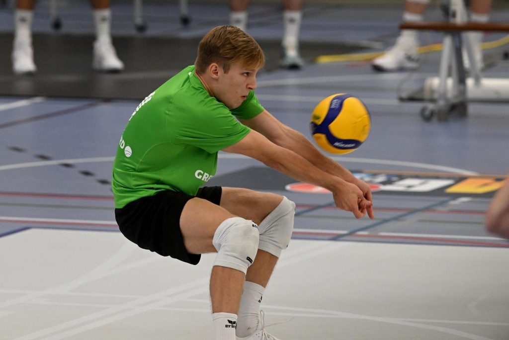 The 19-year-old Maaseik player has made a comeback after falling during a practice match.