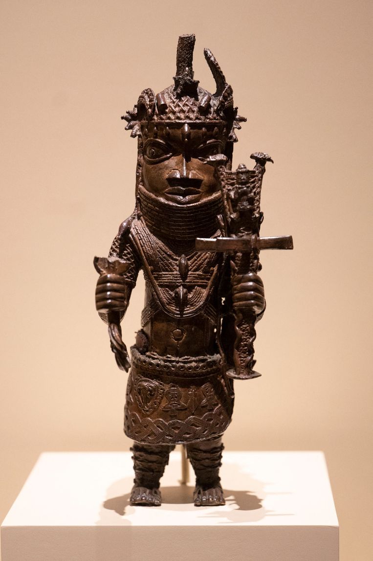One of the Benin bronzes in the Smithsonian's National Museum of African Art, shortly before returning to Nigeria.  Image by AFP