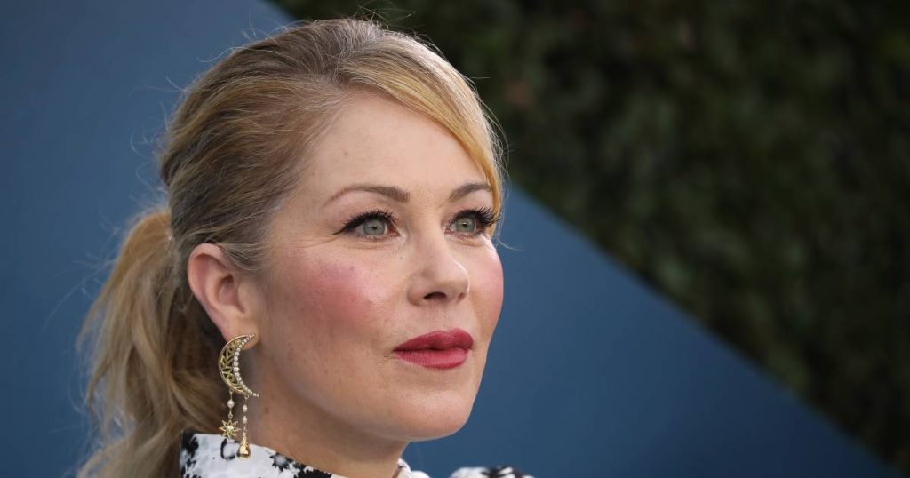 'Part of my new nature': Christina Applegate needs a cane from MS |  showbiz