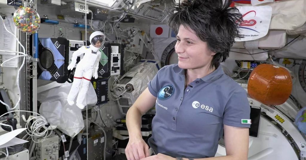Who takes care of you when you are sick?  Here's what little girls want to know about the Italian astronaut who runs the International Space Station |  Sciences