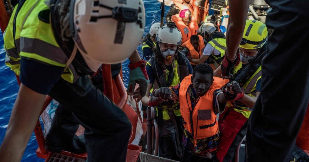 After more than two weeks of wandering at sea: France allows a ship carrying 230 rescued migrants to dock in Toulon in a violent fight with Rome |  Abroad