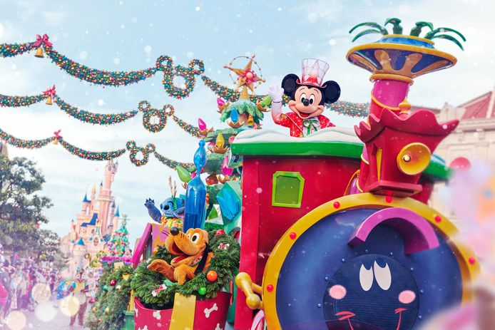 Mickey's Dazzling Christmas Parade