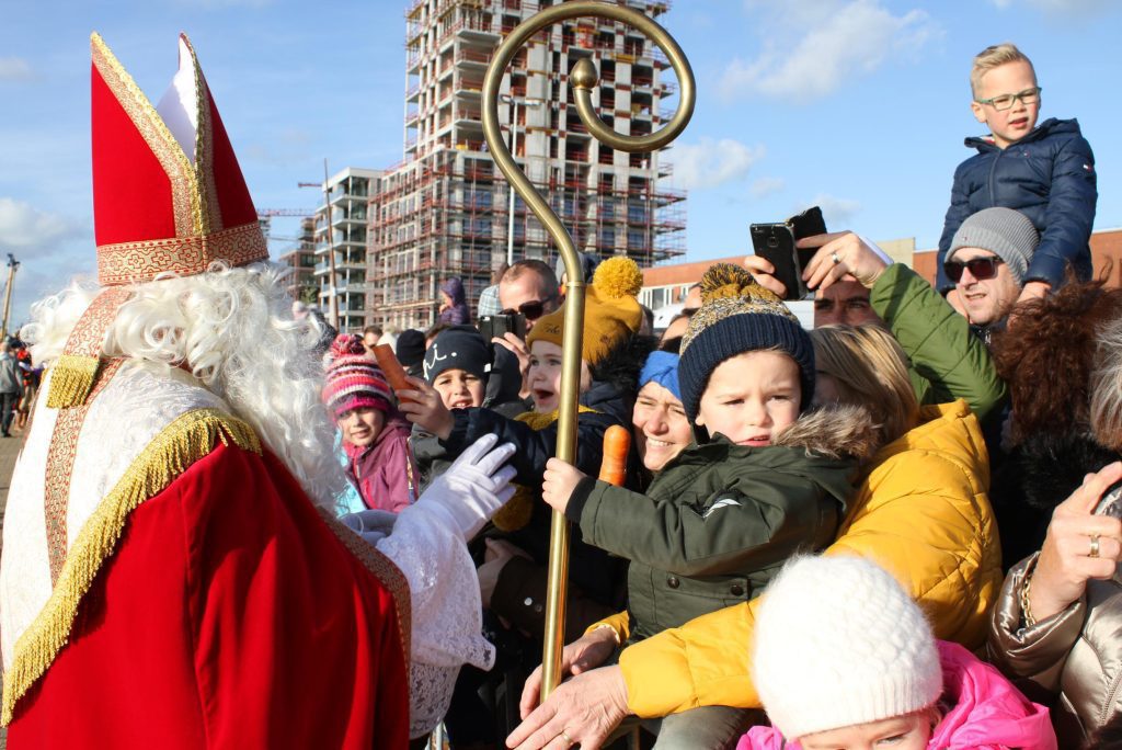 Children cry in the Netherlands after the Sinterklaas boat sank