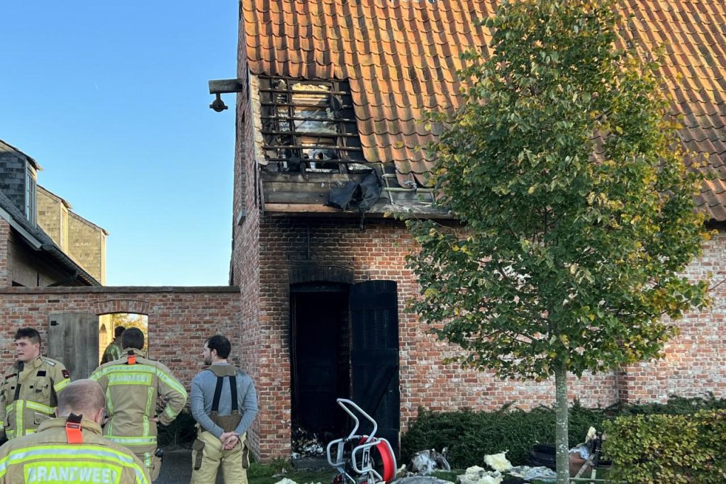A whole street without electricity after a fire in the technical area of ​​the villa and also problems with the Internet connection (Torhout)