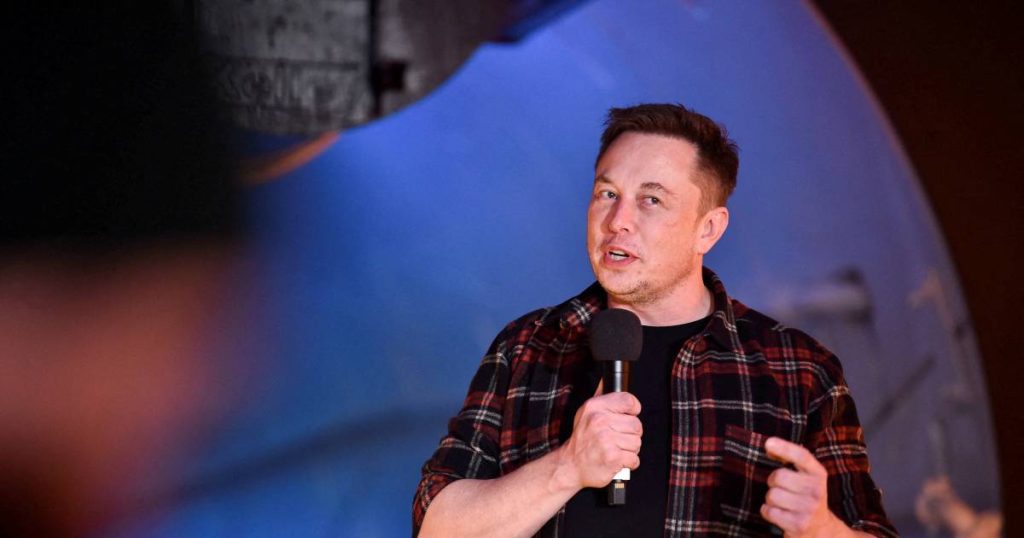 Bloomberg: “Elon Musk Considers More Layoffs on Twitter.” |  Abroad