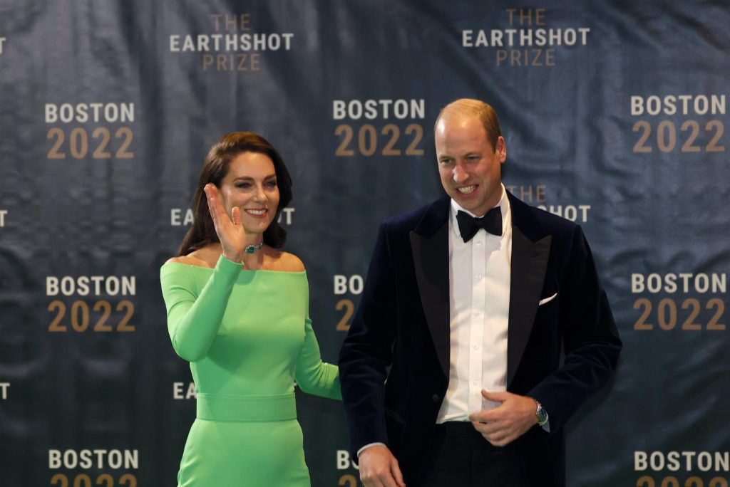 Creative Twitter laughed at Kate Middleton's sparkly green dress