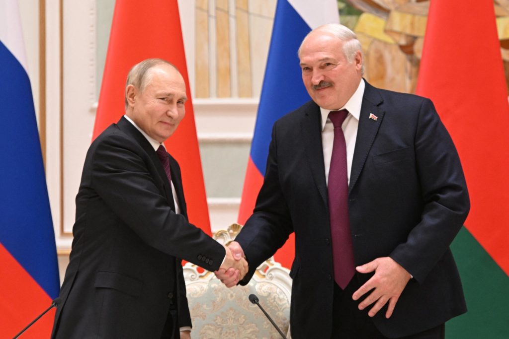 Putin assures Russia that it "has no interest" in annexing Belarus