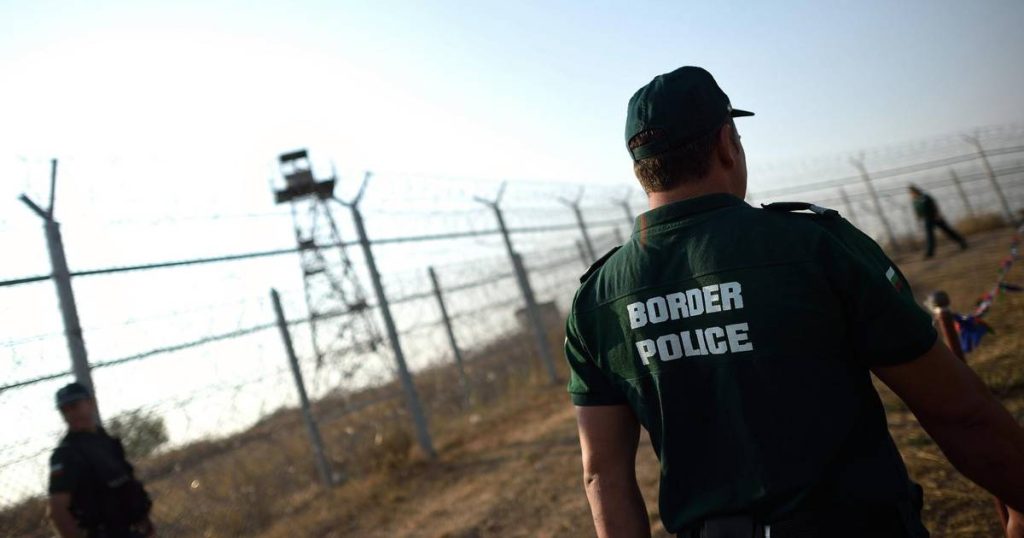 Investigation launched after reports of Bulgarian agents locking migrants in cages |  Abroad
