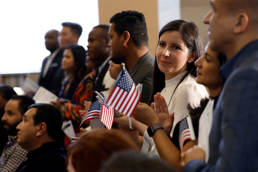 One million immigrants became US citizens
